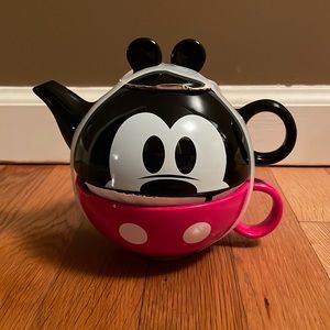 Mickey Mouse tea pot and cup set.